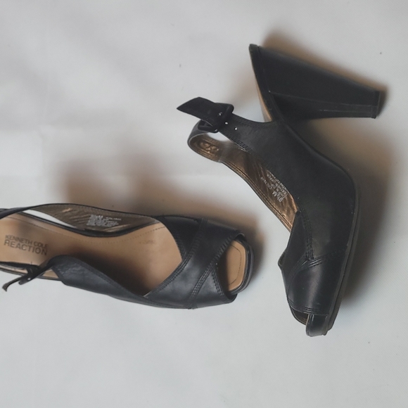 Kenneth Cole 9.5 Black Leather  Peep toe Buckle Strap  Heels - Picture 3 of 5
